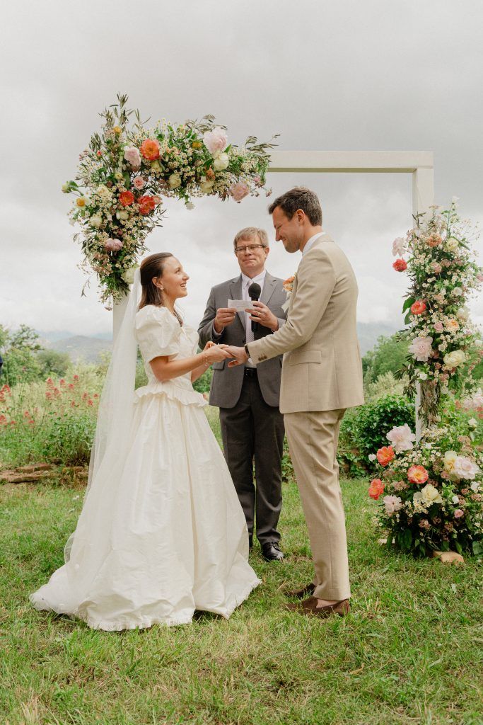 bouquet de mariée crème et orange sud de la France château de Villeclare